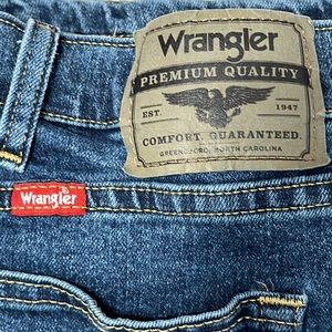 Men’s Wrangler Relaxed fit jeans Size 42x32